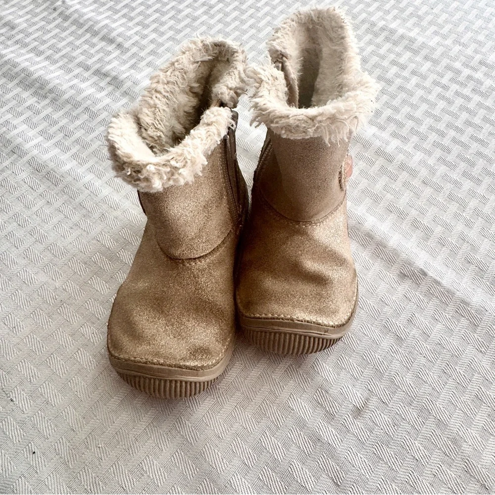 Stride Rite SRT Marta Toddler‎ Girls Boots 6.5M Gold Shimmer Faux Fur Lined